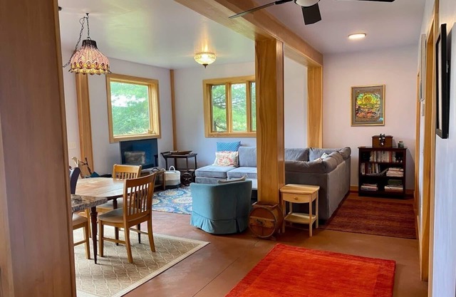 Unique et confortable Eco Friendly Home sur 11 acres
