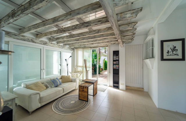 Marvellous 3 Bed Villa by the sea with pool