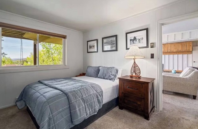 Marvelous 2-bedroom apt in a duplex with WiFi in Steamboat Springs