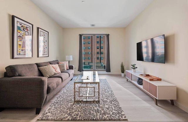 Marvelous 2BR ! Free Parking ! 30 Min to NYC