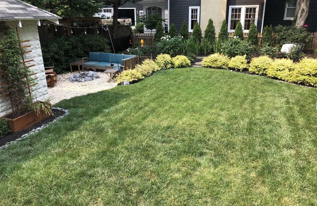 Marvelous Home with Backyard Living Room in Murray Hill