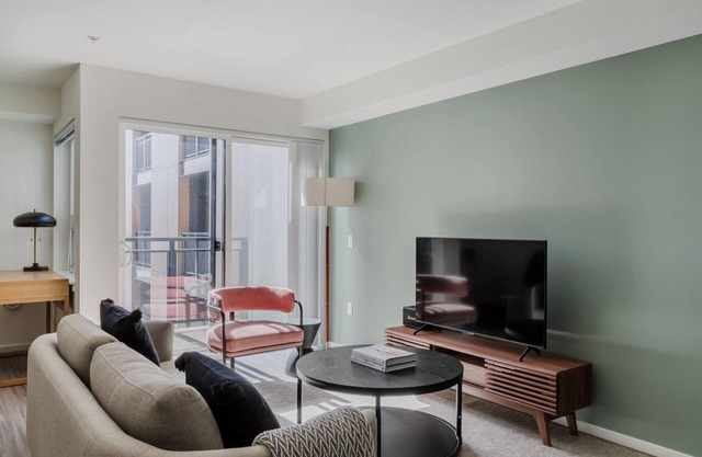 Marvelous U-District Studio w/ Laundry, nr Shops & Parks, by Blueground