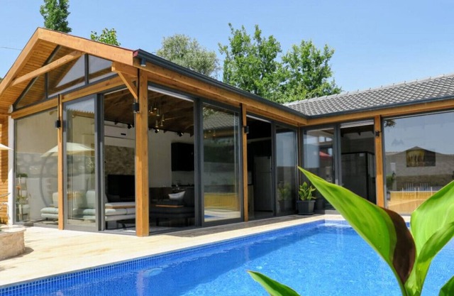 Marvelous Villa with Jacuzzi and Pool in Kalkan