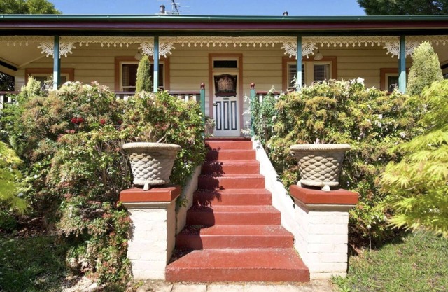 Mary Villa - Heritage Listed 6 Bedroom 6 Bathroom Federation Villa in the Heart of Katoomba