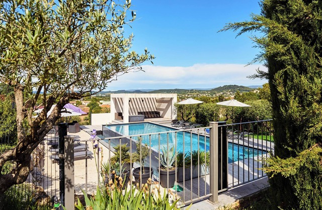 Mas au coeur du Luberon avec Piscine à débordement12x4m