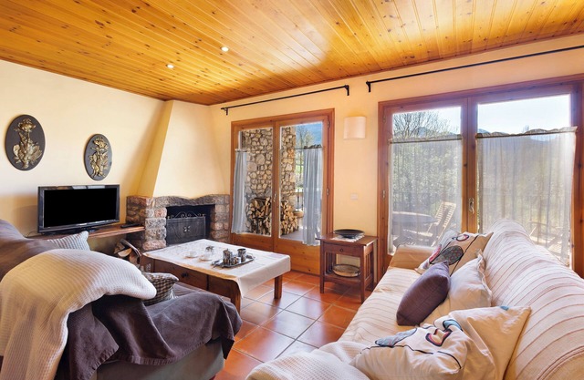 "Mas Cal Gintó" avec vue sur les montagnes, terrasse privée et Wi-Fi