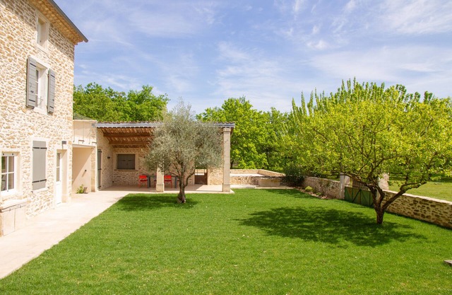 Mas en pierre du XIXe - Piscine - Très calme entouré de lavandes et de vignes