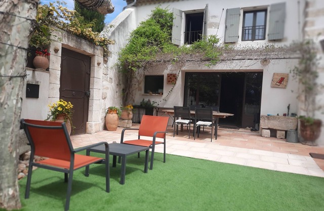 Mas " La Maison de mon Père " AVIGNON à 10 minutes, village de Pujaut 30131