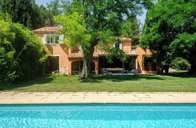 Mas Provençal 10ha - Charming Countryside Villa with Pool, Tennis court & horses