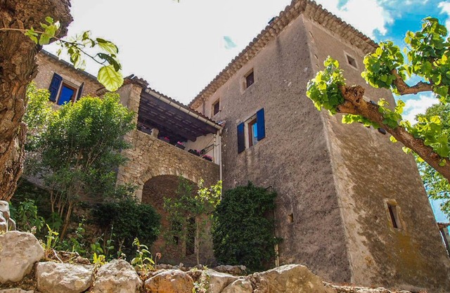 MAS THOMAS : BARJAC, ROCHEGUDE- ENTRE GORGES DE L'ARDECHE ET UZES