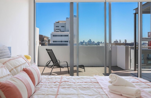 Mascot luxe 3beds apt city view