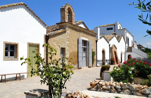 RELAIS MASSERIA CELENTANO & AGRITURISMO