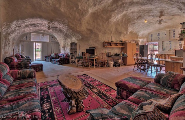 Massive 3 Bedroom Glamping Cave with Views of the Colorado River