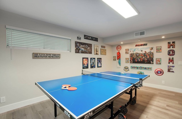 Massive Backyard w/Pool and Misters - Arcade Room - Sleeps 16