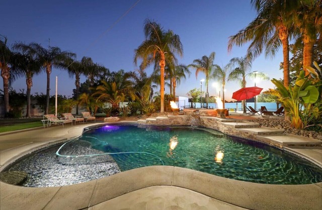431) Massive estate with tons of amenities!
