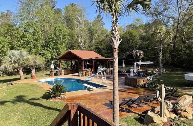 Location maison de maître 2020, bain à remous, piscine, salle de jeux. Rester plus longtemps disponible.