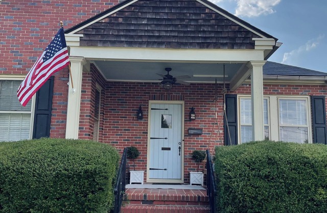 Masters rental - Designer MCM updated bungalow