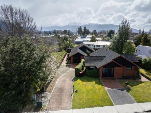 Matai by the Lake - Te Anau