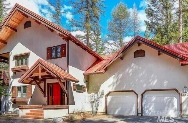 Mather Chalet in the Heart of McCall +3000 sq ft, game & bunk room, 2 fireplaces