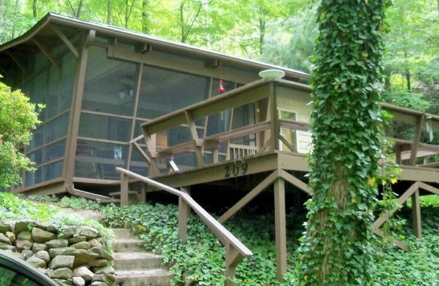 Mathews 'Mansion, une cabane au bord d'un lac de montagne