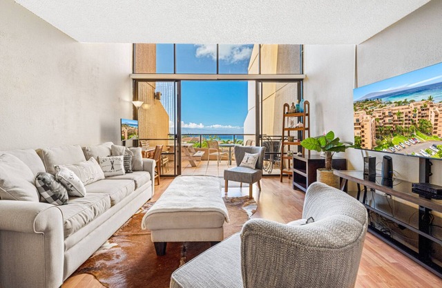 Maui Townhome across the Street from Pohaku Beach w/ Incredible Ocean Views