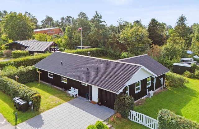 "Maureen" - 300m from the sea by Interhome