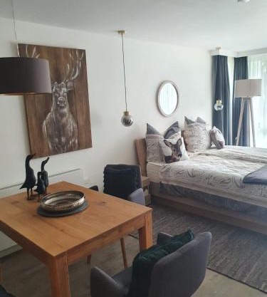 Maurers Schlierseetraum 6, Studio 455 mit 42 qm neu renoviert, Erdgeschoss mit eingezäunter Terrasse in ruhiger Lage am Kirchbichlweg 8
