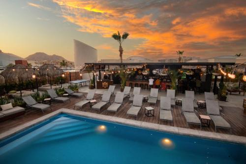 Mayan Monkey Los Cabos - Social Hotel