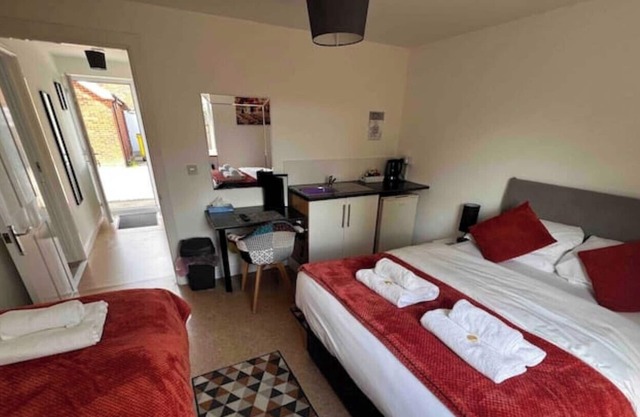 Mayland Motel - Large Family Room