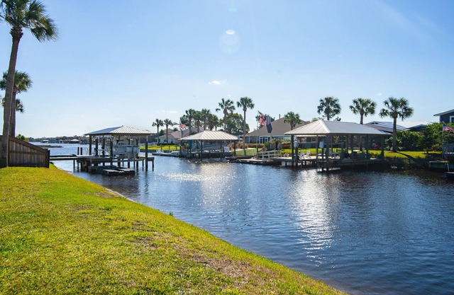 Maison au bord de l'eau Intercoastal avec piscine 1 KM de Mayo Clinc