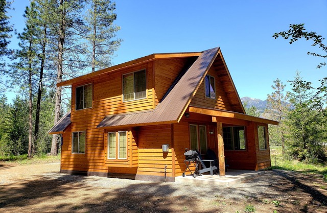 Construit récemment Mazama Mountain Hideaway attend d'être votre camp de base pour le plaisir!