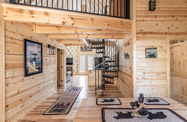 McBeary is Cozy, Cute, Luxury Yurt w/ Big Deck, Hot Tub - Next to Dollywood