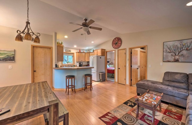 McCall Retreat w/AC, BBQ Grill , Bikes & Balcony