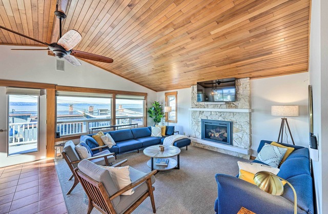 McKees Beach House w/ Ocean Views, Hot Tub!