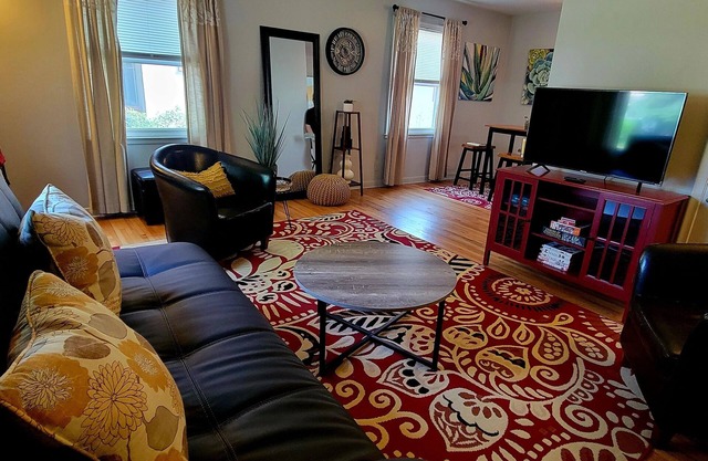 McKennan Magic - Historic 2 BR apartment located 8 blocks from DT Sioux Falls