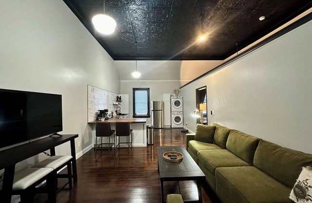 McKittrick Suite -Historic Mercantile on the Katy Trail. 4 minutes from Hermann.
