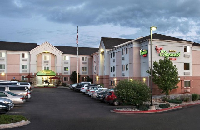 MCM Elegante Suites
