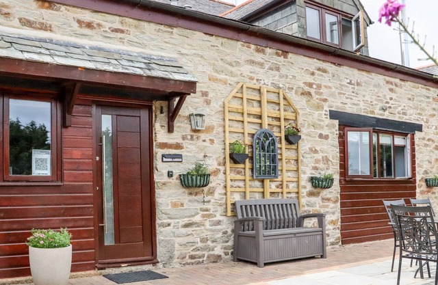 Meadow Cottage, TAPHOUSE EST