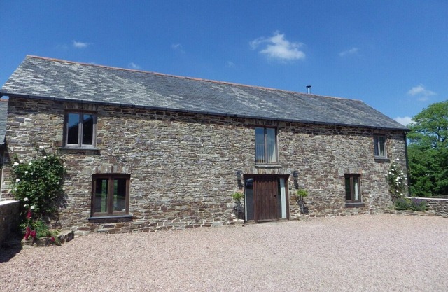 Meadow Cottage (Sleeps 8/9. 4 bedrooms) Piscine couverte chauffée et étang de pêche
