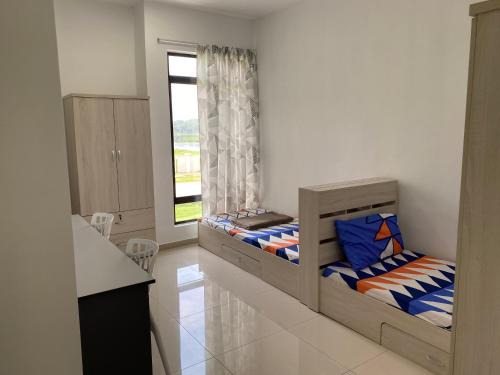 Meadow Park (1331 Sweet Home)