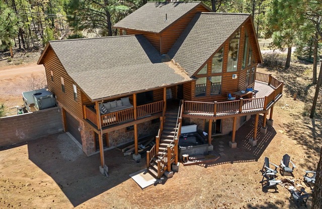 Meadow View Manor | Gather in Luxury!