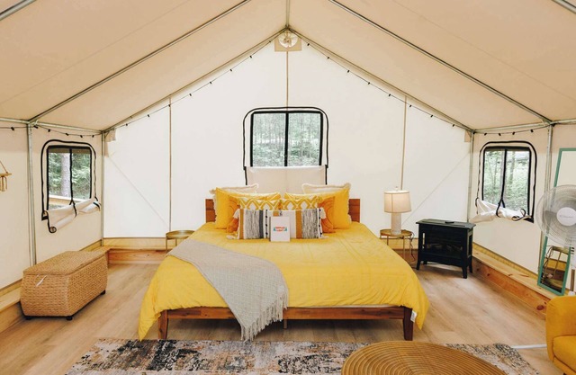 Meadowlark's Nest-Lux Camping Tent in The Gorge