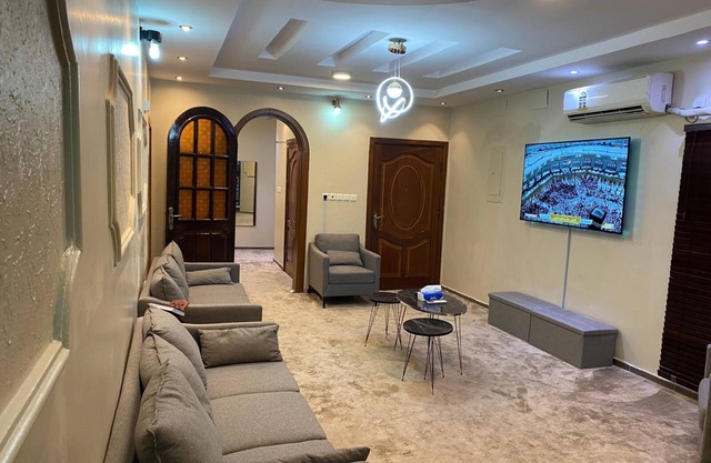 Mecca Room /transport available