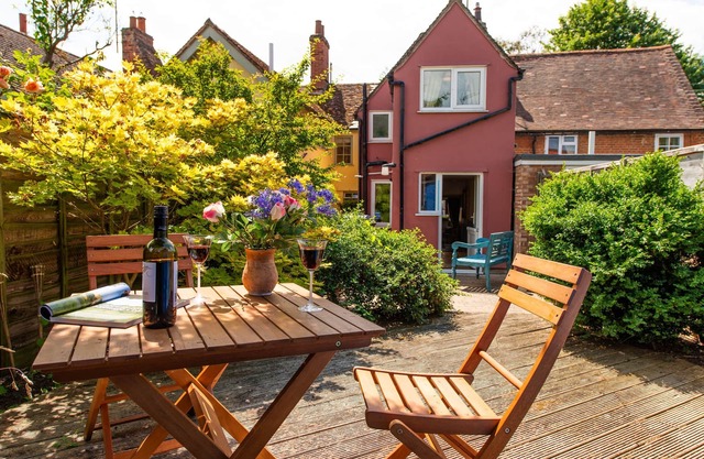 Meddlars a historic cottage on the countryside edge of a vibrant Market Town