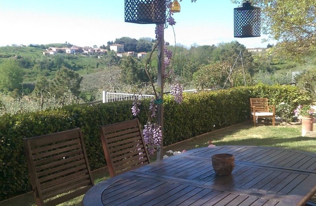 Ferme médiévale offre des vues spectaculaires sur la vallée toscane classique