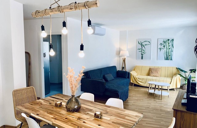 Appartement méditerranéen situé au centre à 500m plage