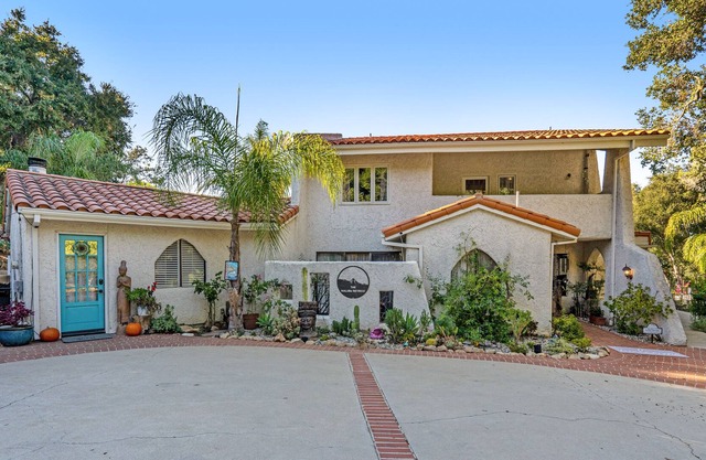 Mediterranean paradise with lovely pool & spa, mountain-view yoga deck & patios