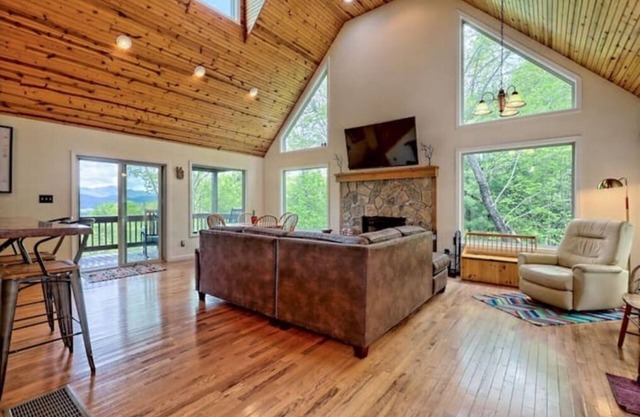 Meet Morning Dew! The Place For Mountain Views!