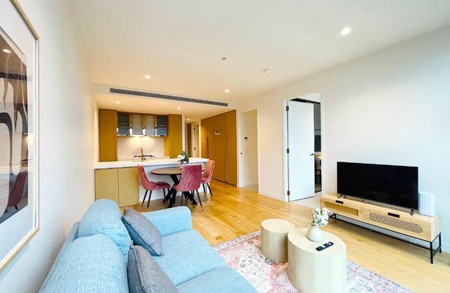 Mega Style Apartments Collins House