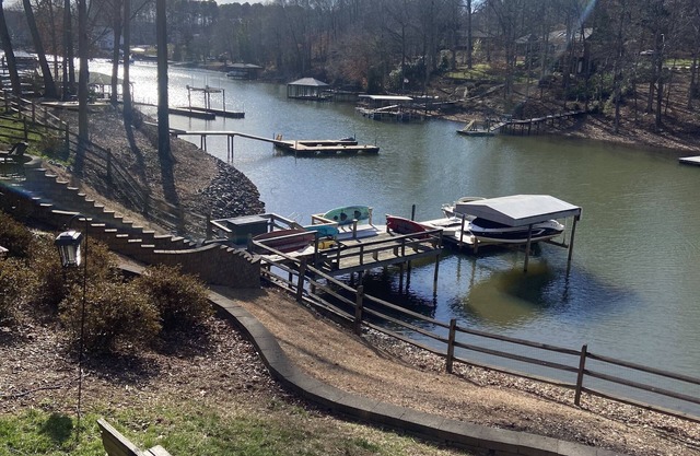 Memory Maker| Lakefront |2 Main Level Master Suites | Family Friendly | Pets